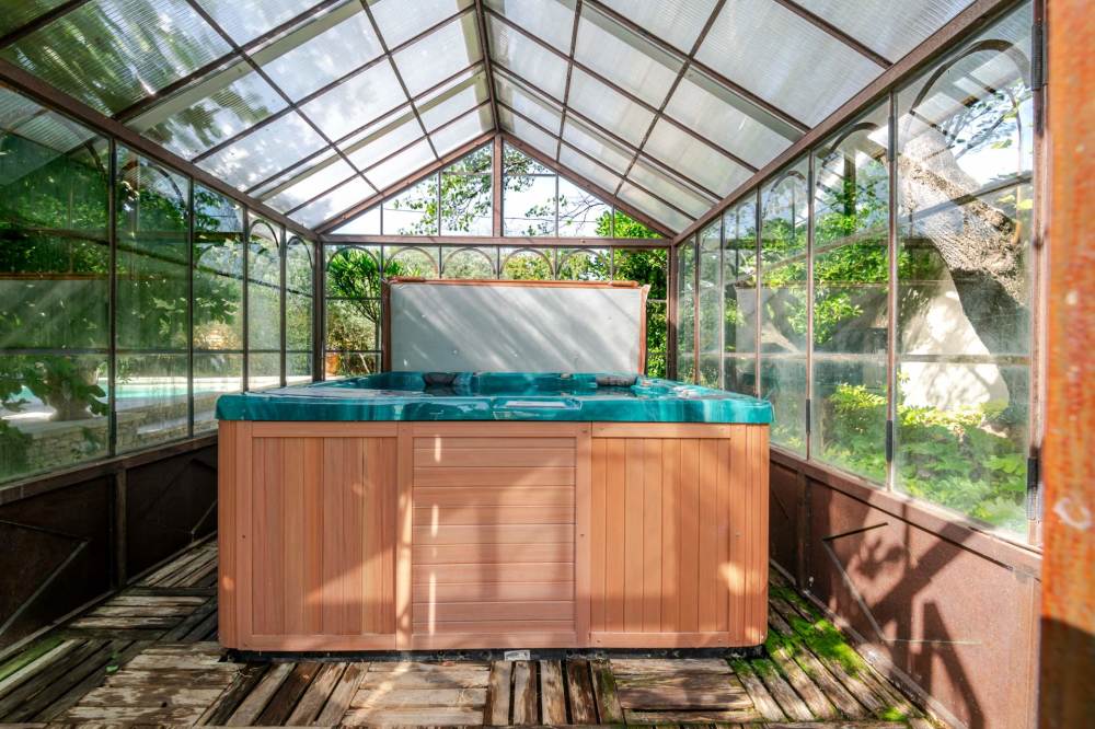 Photographs of Mas des Lilas villa in Provence - Image 30 of 36