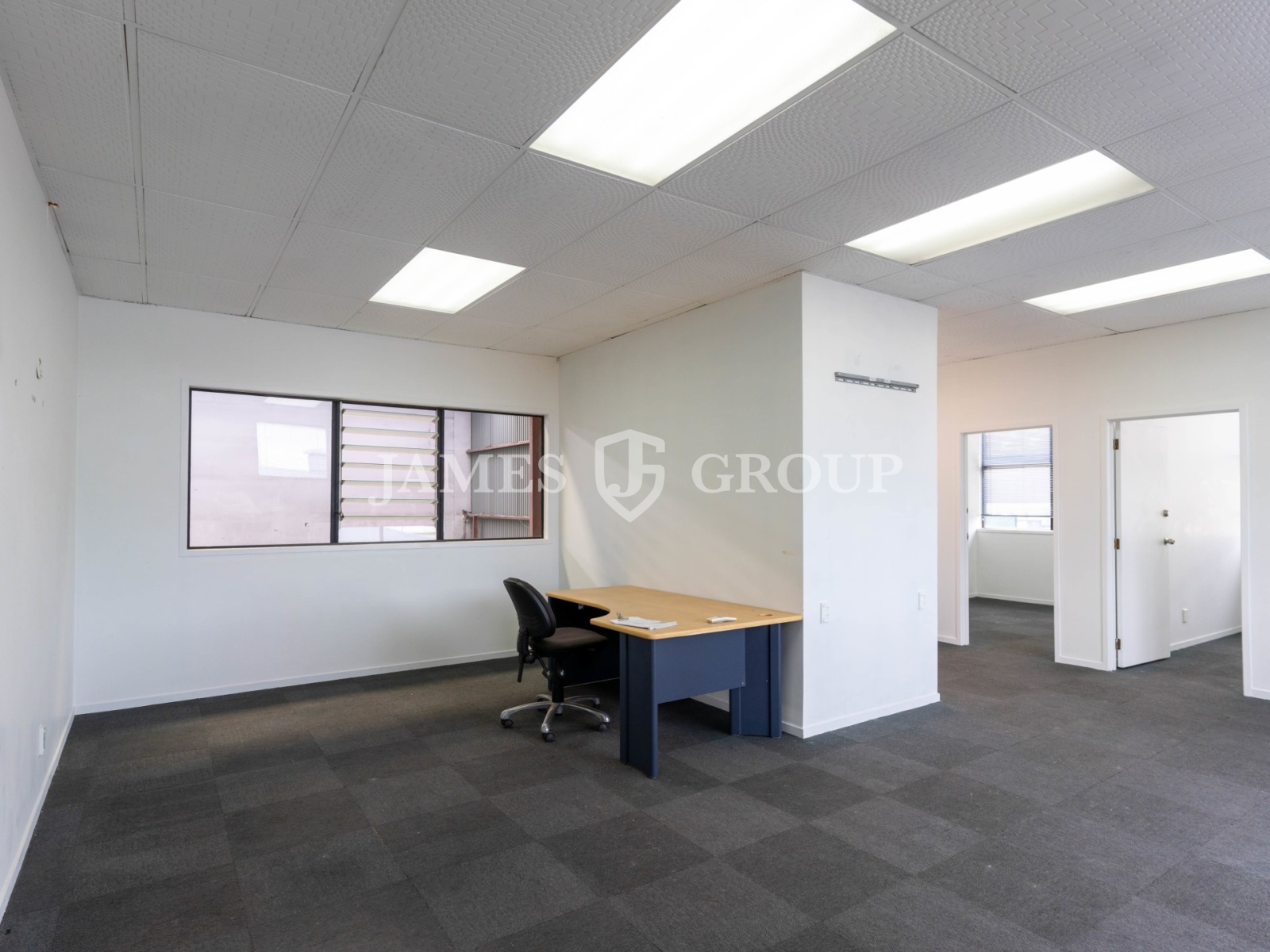 694m² | High-stud Warehouse | 8 Carparks