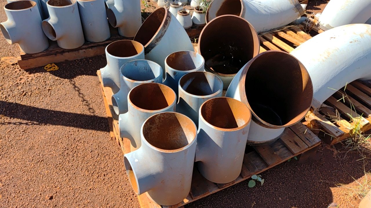 Lot of Tubes and Connections/ Street 6 / BOX G1