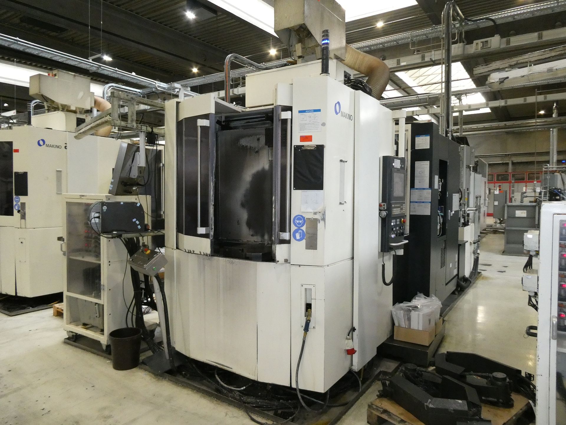 CNC Machining Center-Makino - Image 8