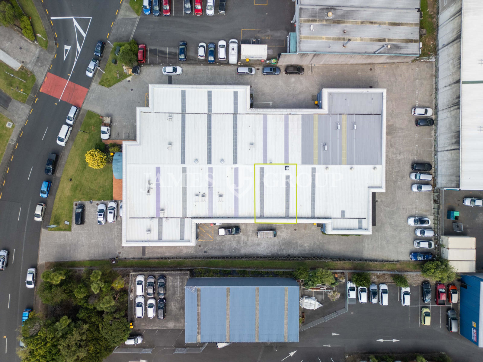 Henderson High Stud Unit + 3 Carparks | 180sqm