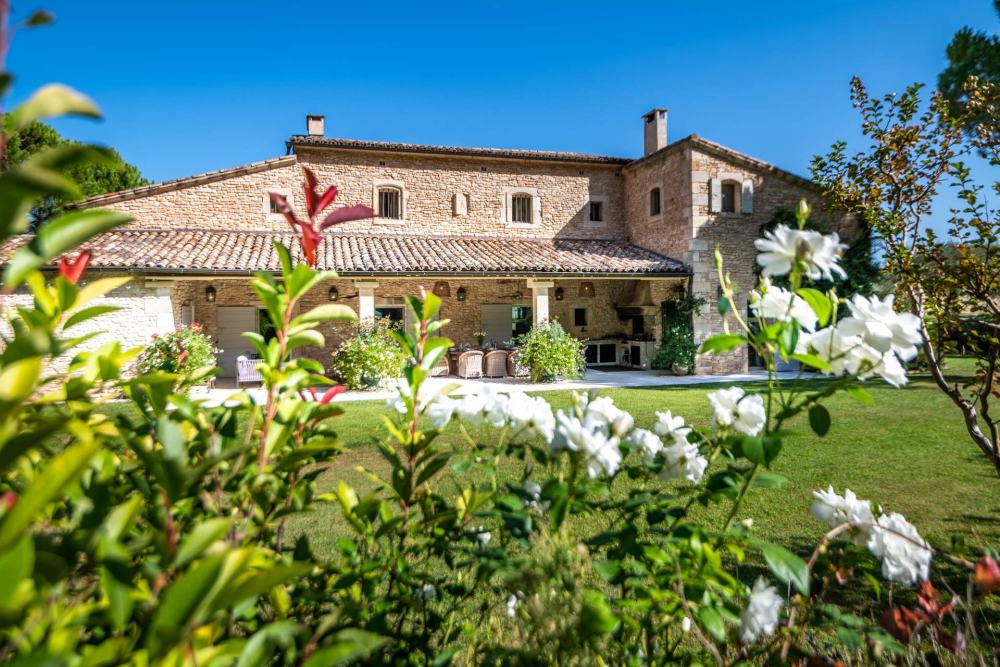 Photographs of Mas de Lacoste villa in Provence - Image 3 of 64