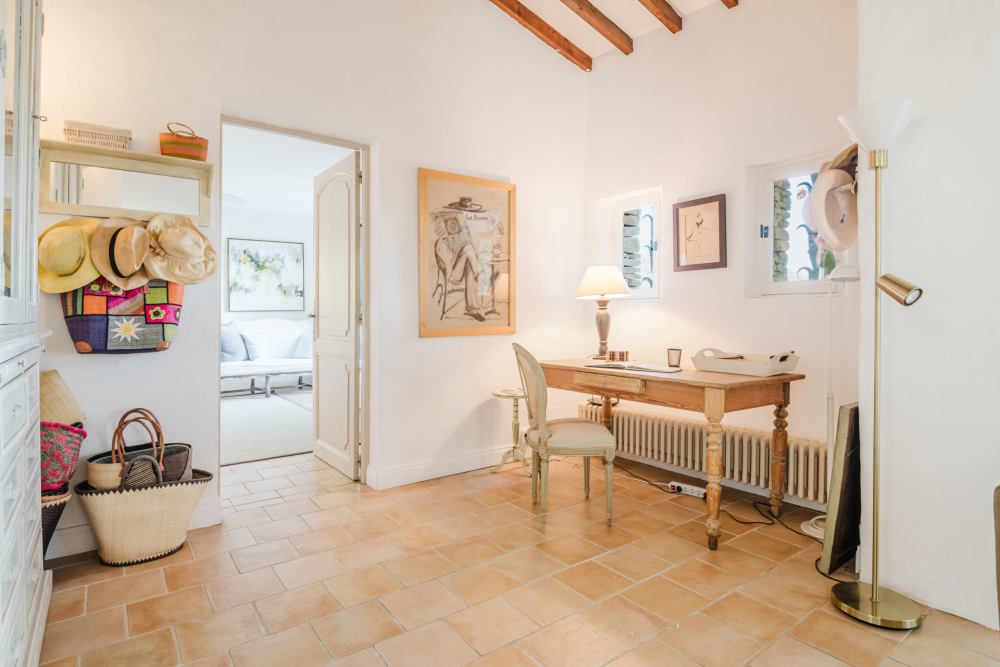 Photographs of Mas des Imberts villa in Provence - Image 43 of 48