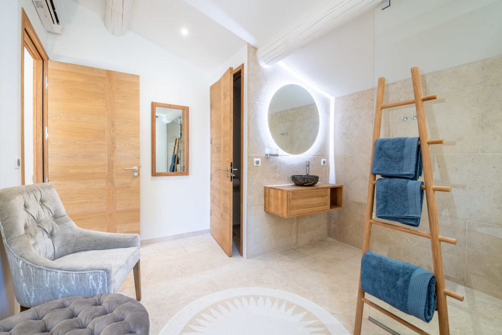 Photographs of Mas La Vue Royale villa in Provence - Image 30 of 45