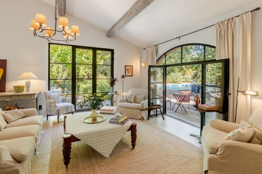 Photographs of Mas de l’Ermitage villa in Provence - Image 7 of 39