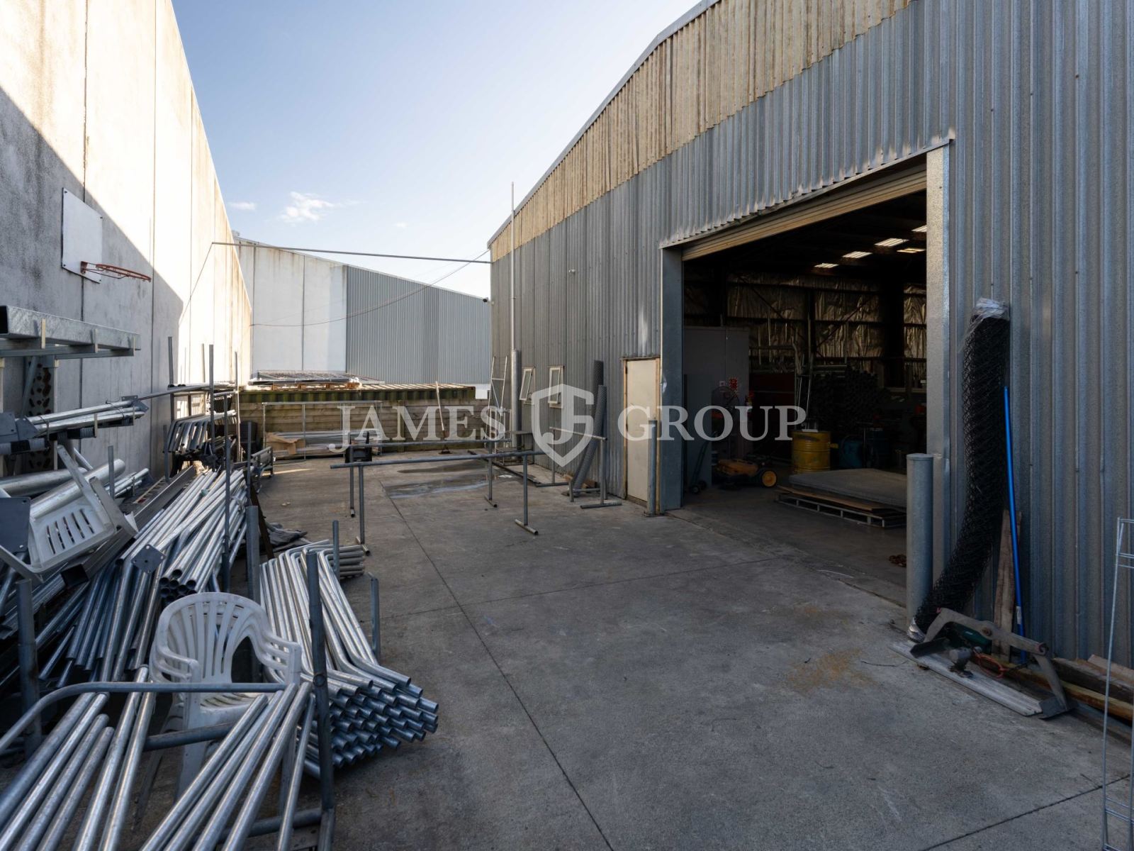 Cost-effective With Dual Access & Yard | 1,291m²