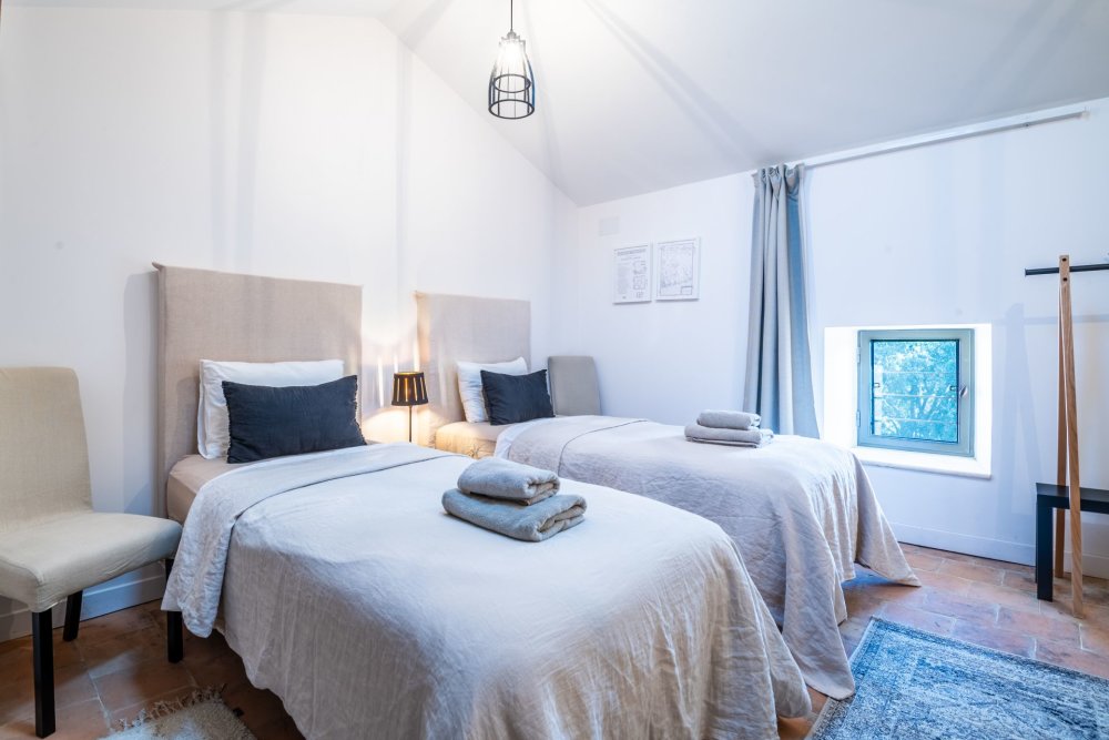 Photographs of Mas des Pêchers villa in Provence - Image 40 of 52
