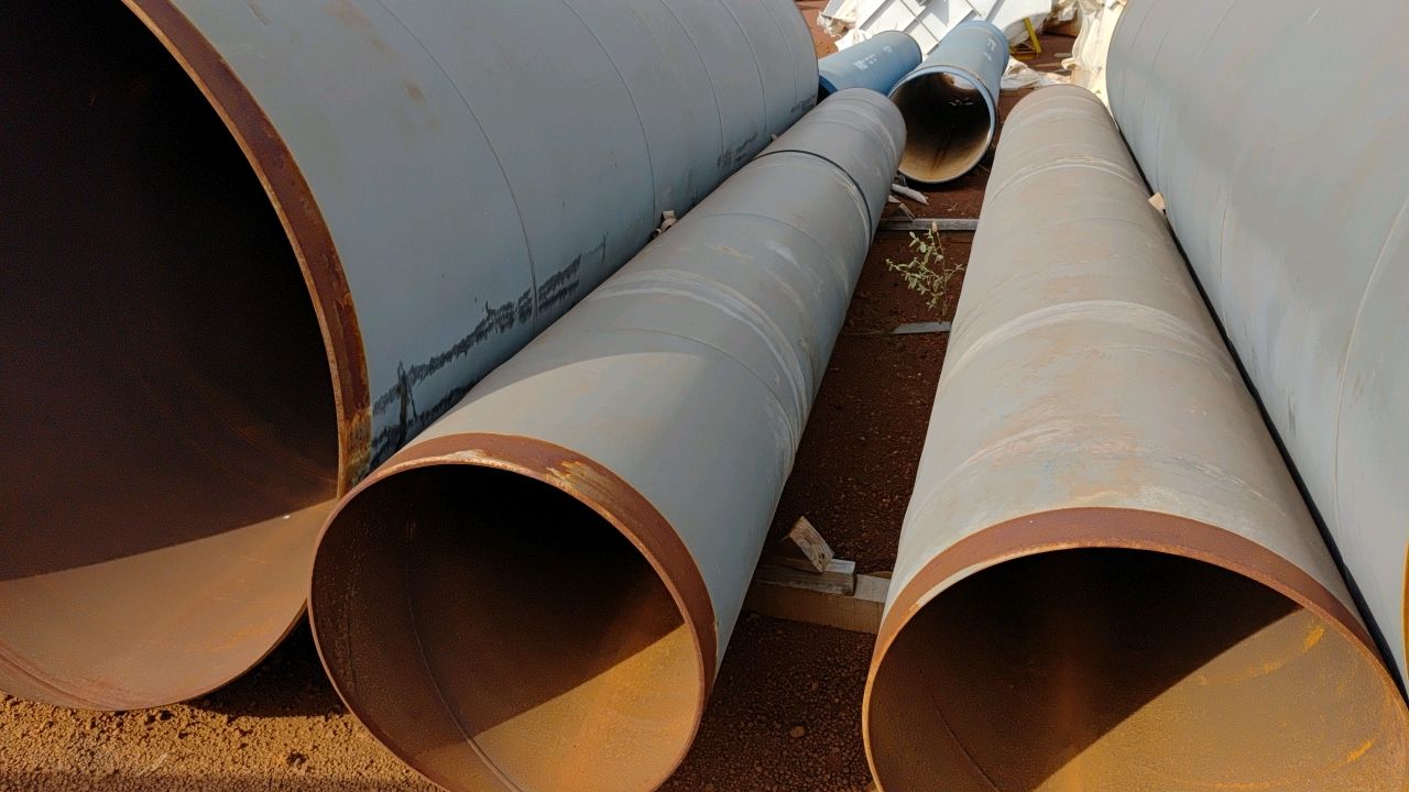 Lot with Several Pipes