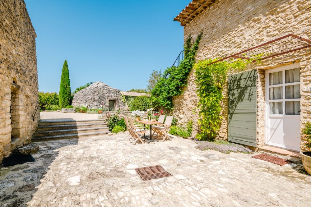 Photographs of Mas Ambre villa in Provence - Image 15 of 51