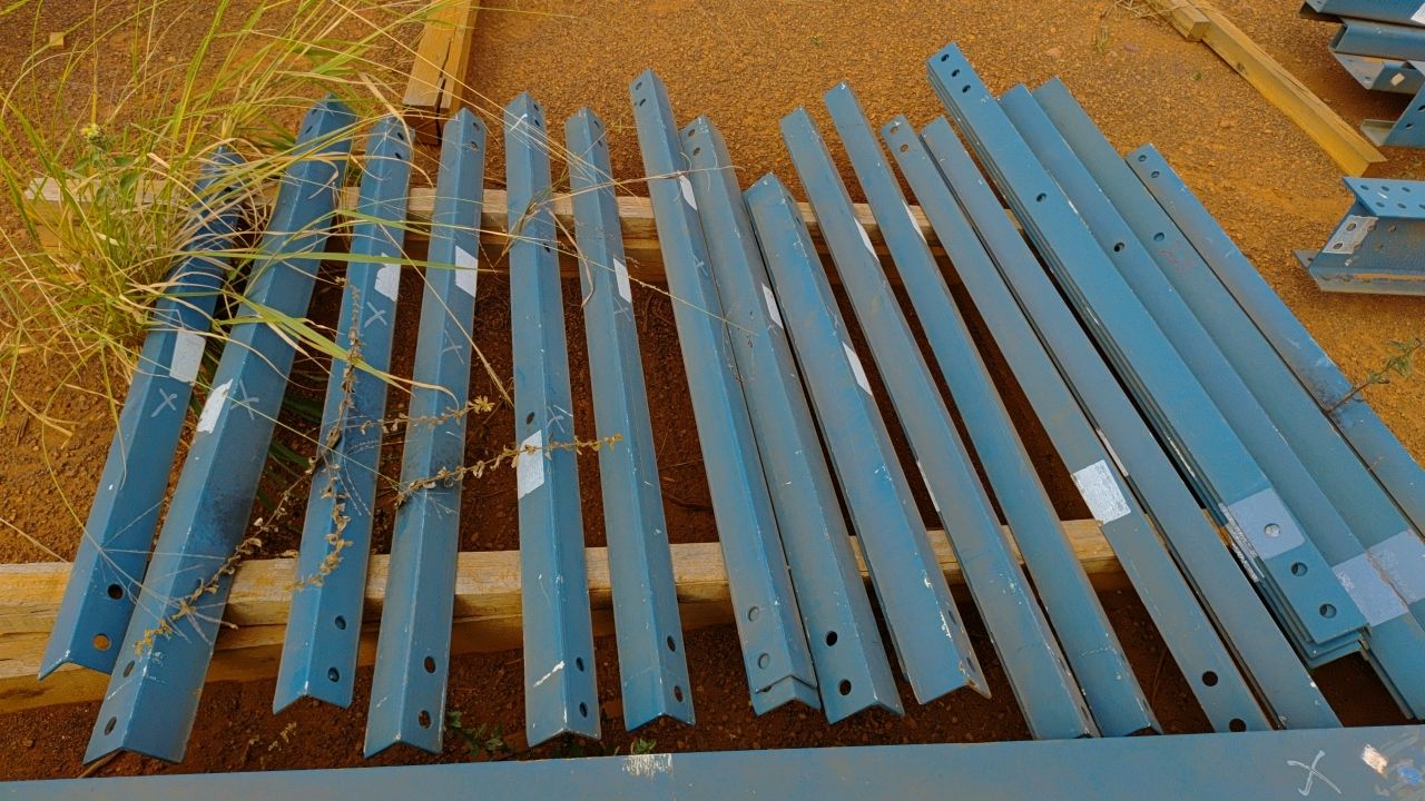 Lot of Metal Structures / BOX C13