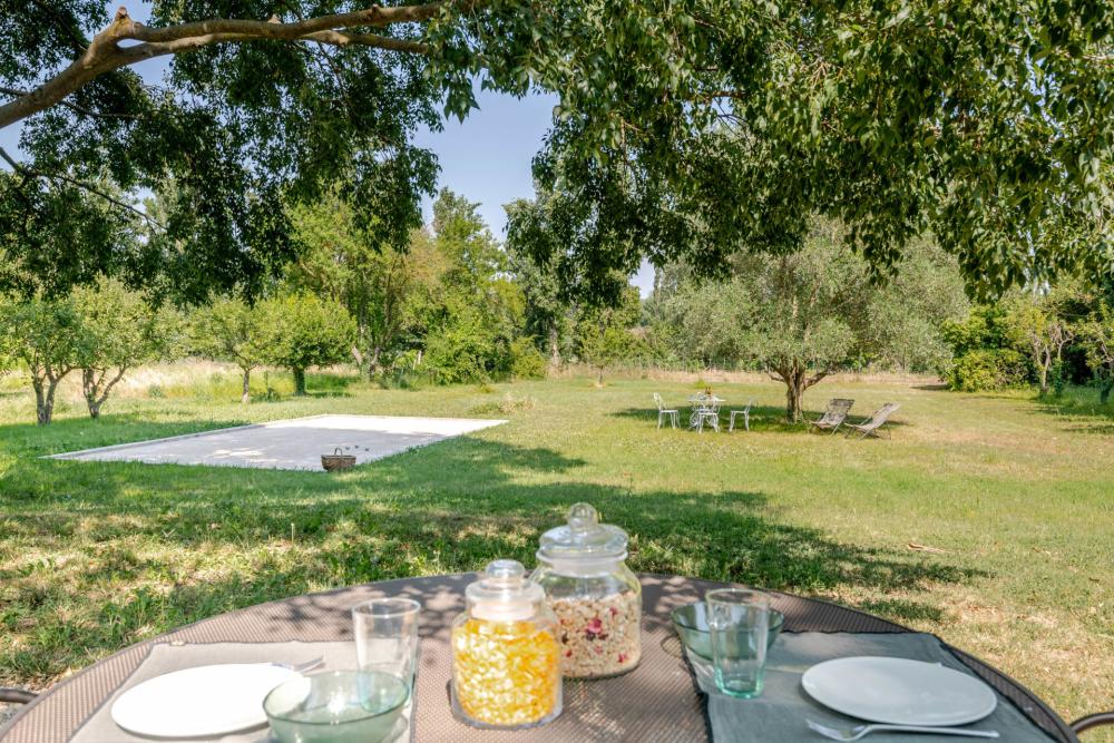 Photographs of Mas des Pêchers villa in Provence - Image 5 of 52