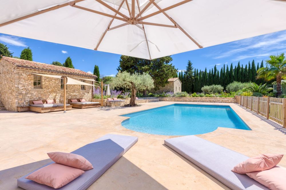 Photographs of Mas Cédrat villa in Provence - Image 2 of 56