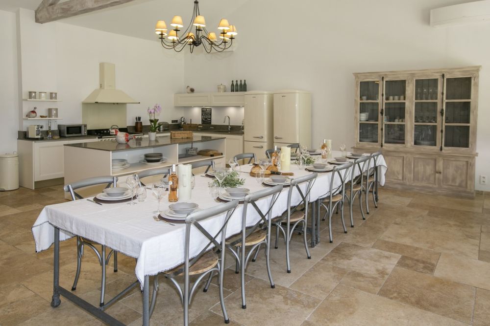 Photographs of Mas des Marguerites villa in Provence - Image 6 of 43