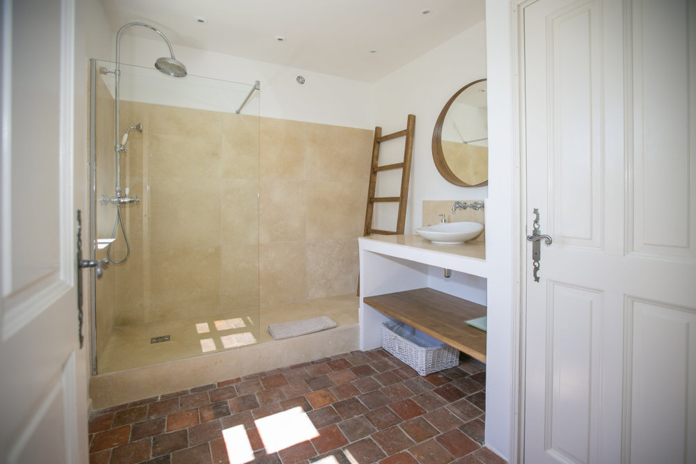 Photographs of Mas des Marguerites villa in Provence - Image 19 of 43