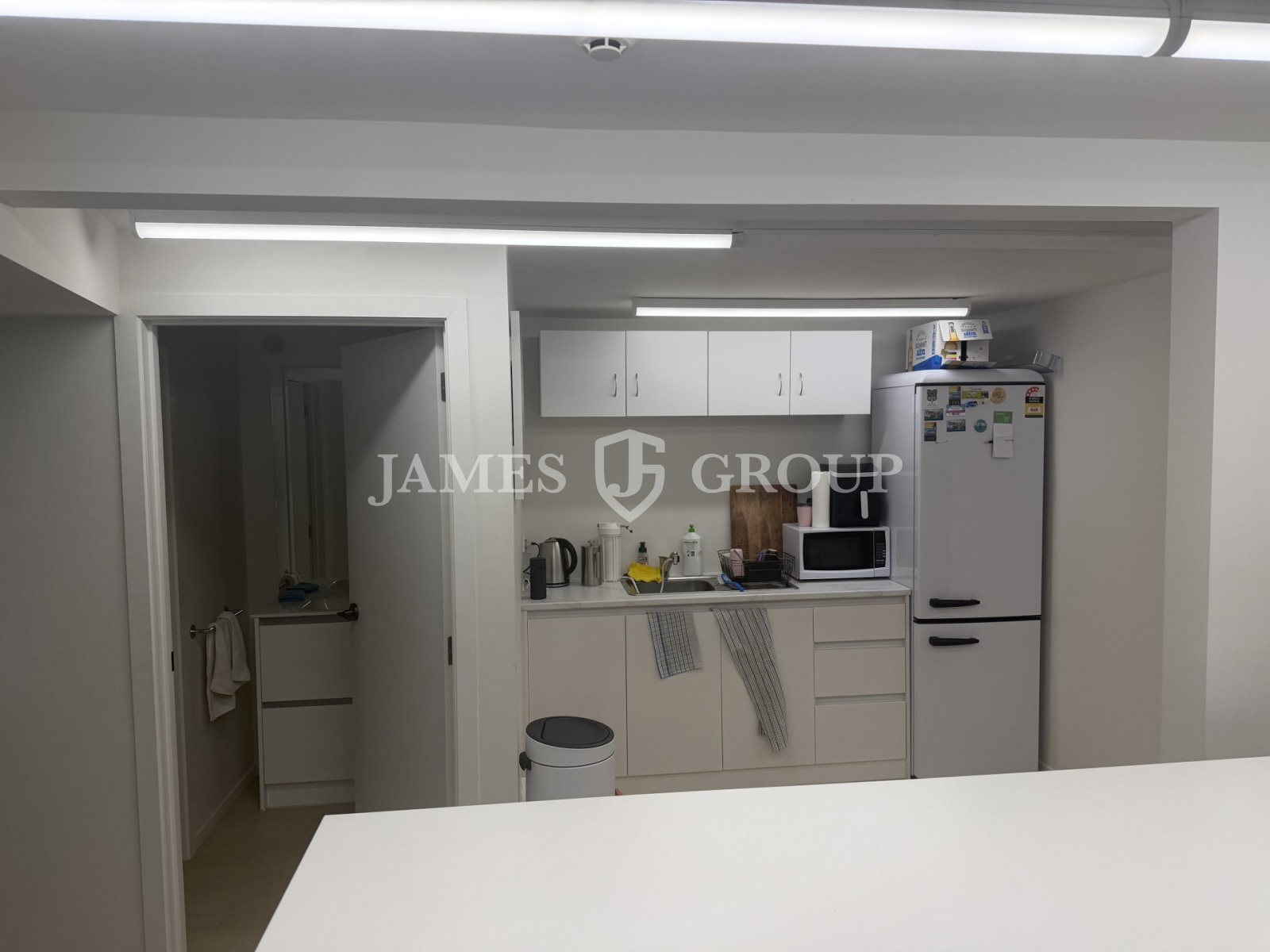 High-exposure Remuera Office