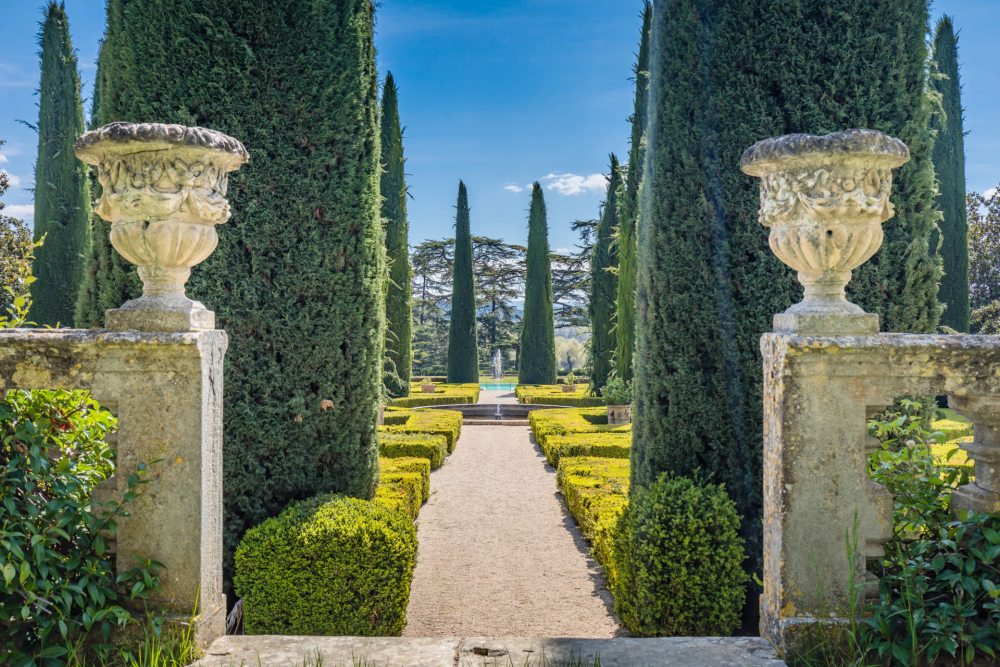 Photographs of Chateau de Sannes villa in Provence - Image 22 of 61