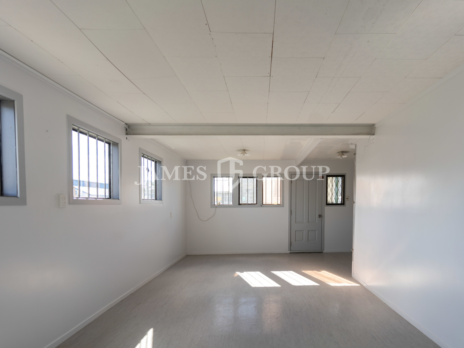 Versatile Drury Warehouse With Yard