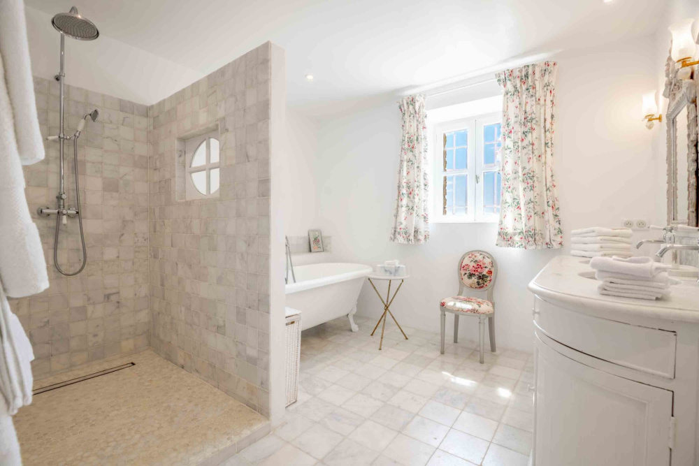 Photographs of Mas Provencal villa in Provence - Image 24 of 38
