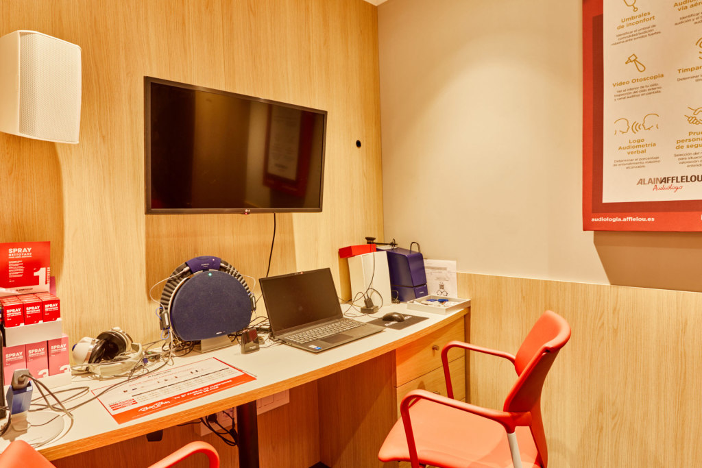 Tienda audiólogo Avenida del tenor fleta 5 50008 Zaragoza interior