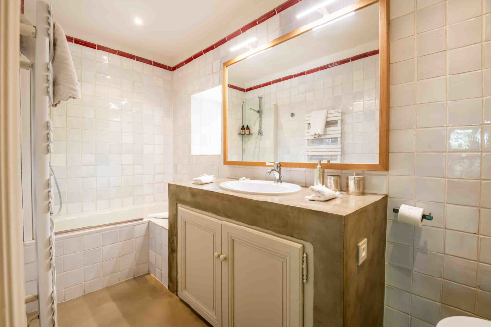 Photographs of Mas des Papillons villa in Provence - Image 27 of 45