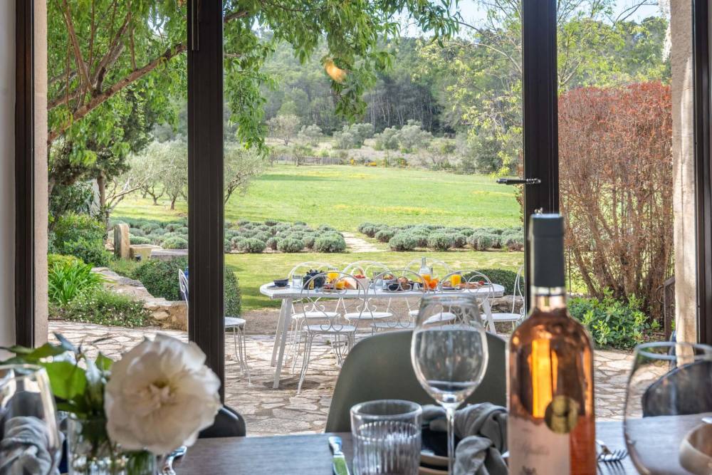 Photographs of Mas des Peintres villa in Provence - Image 9 of 46