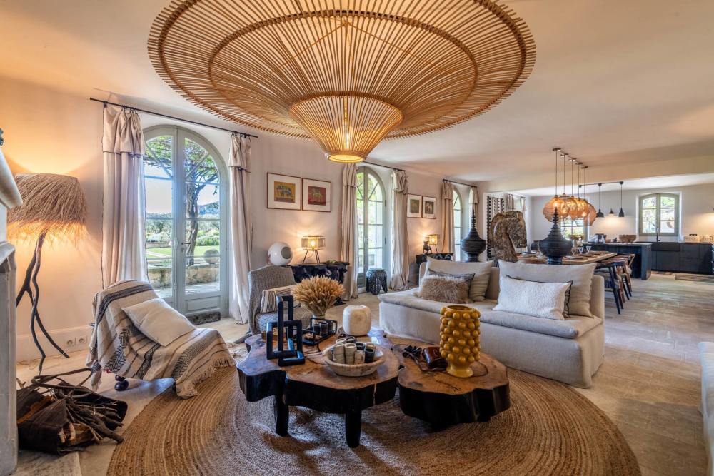 Photographs of Bastide de Coussoul villa in Provence - Image 5 of 41