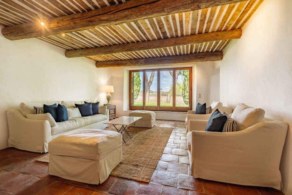 Photographs of Chateau de Sannes villa in Provence - Image 61 of 61