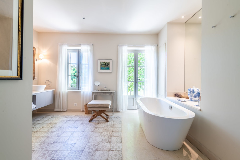 Photographs of Mas du Cardinal villa in Provence - Image 15 of 49