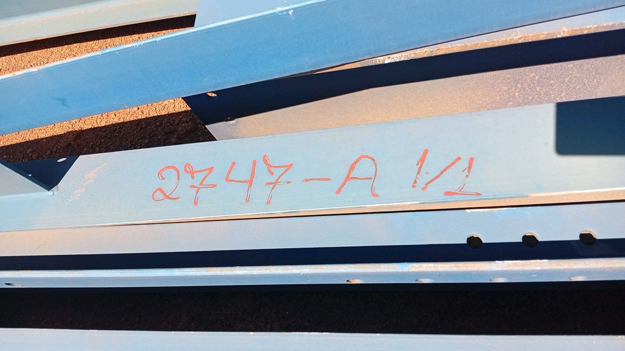 Lot of Metal Structures / Street 1