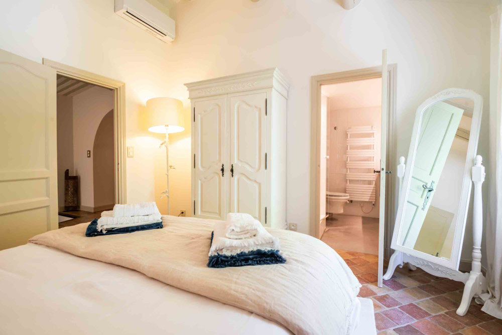 Photographs of Mas des Papillons villa in Provence - Image 38 of 45