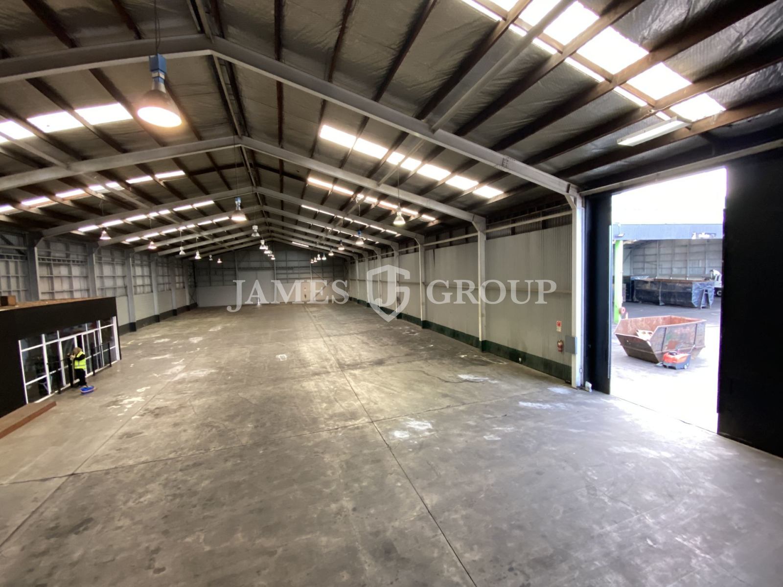 1450m² High Profile Building & Yard