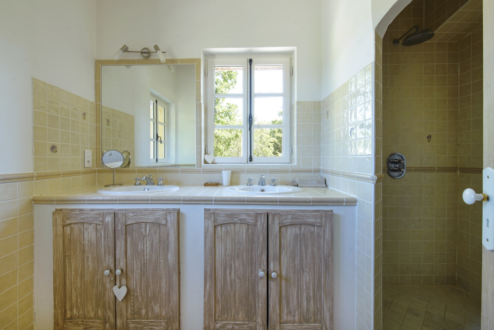 Photographs of Mas de Manebit villa in Provence - Image 12 of 30