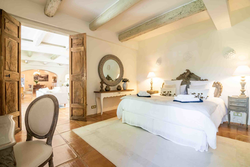 Photographs of Mas des Papillons villa in Provence - Image 19 of 45