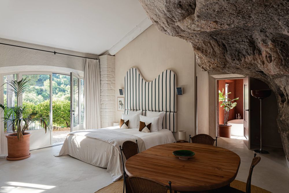 Photographs of Mas du Rocher des Baux villa in Provence - Image 13 of 47