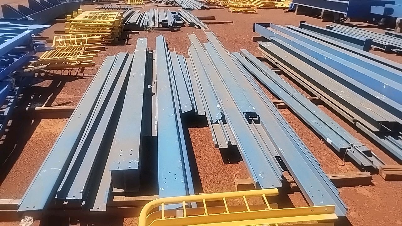 Lot of Metal Structures/ Street 2 /BOX C4