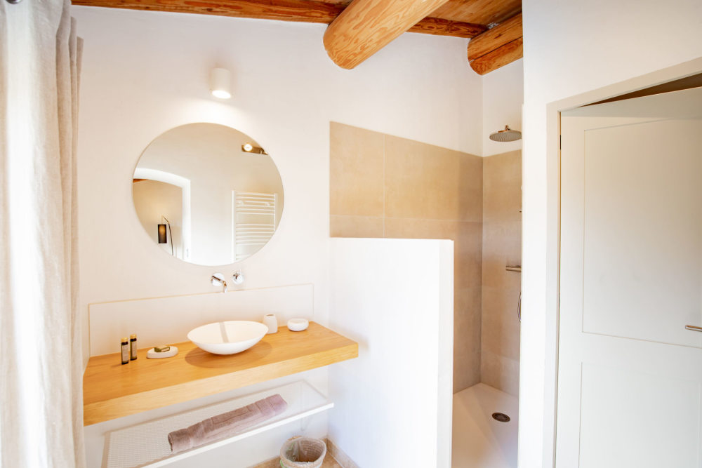 Photographs of Mas Eole villa in Provence - Image 28 of 39