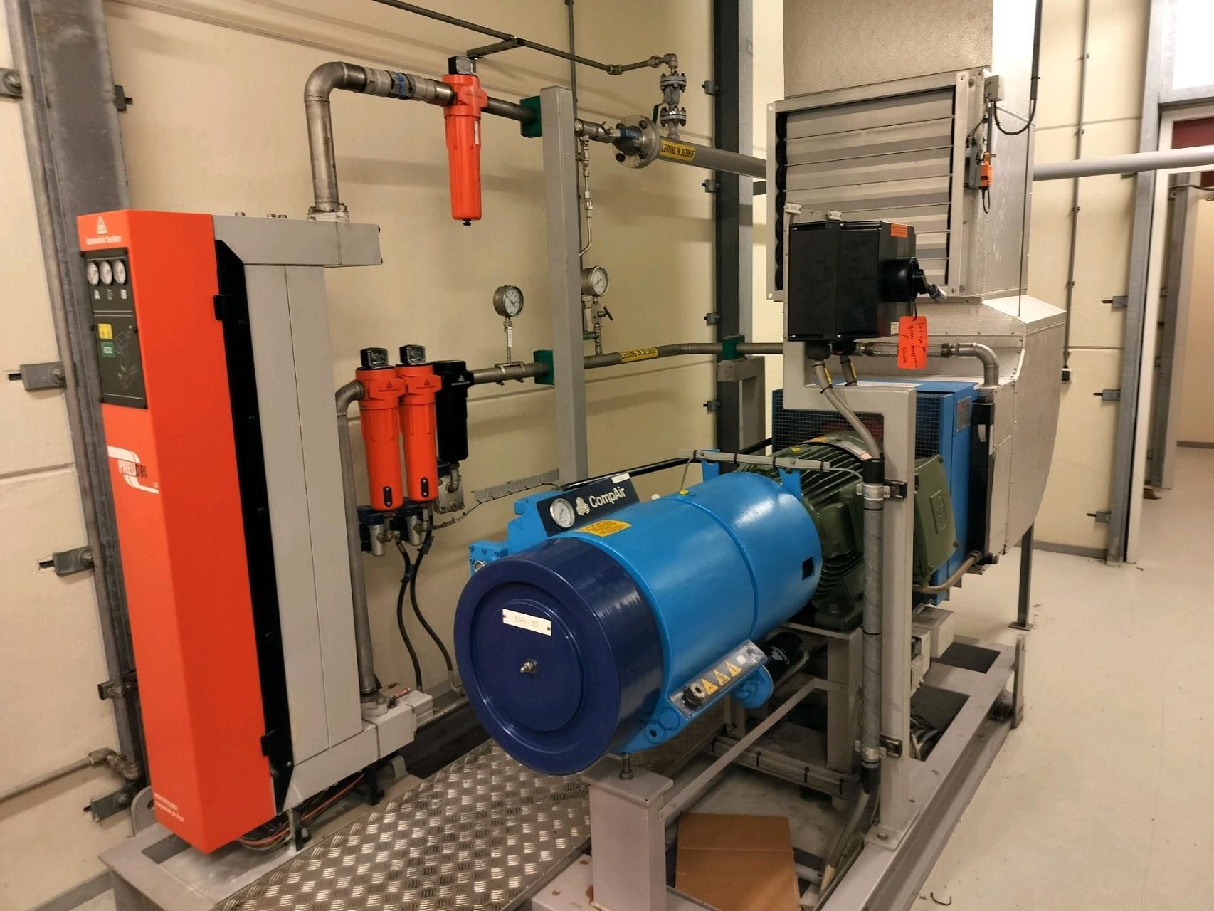Compressors with dryers-Hydrovane - Image 7