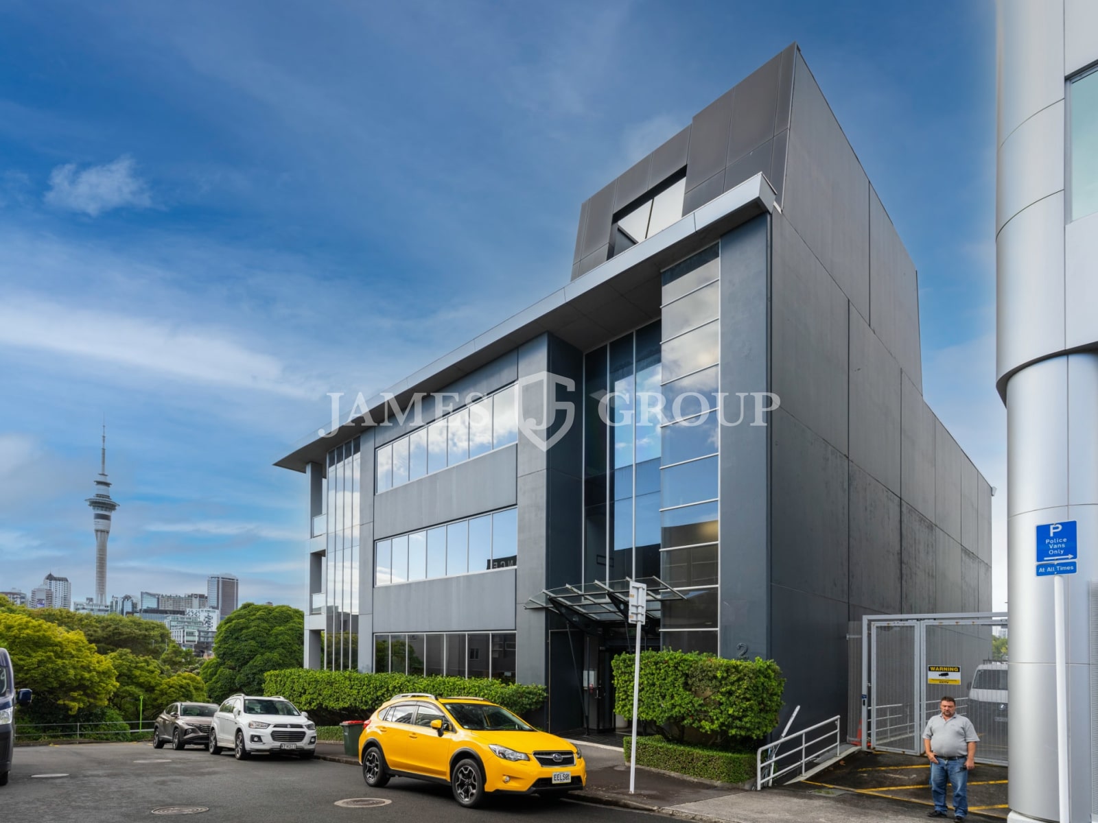 Light-filled 511m² Office Just Off College Hill