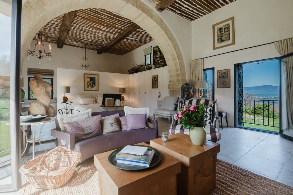 Photographs of Mas des Bleuets villa in Provence - Image 15 of 44