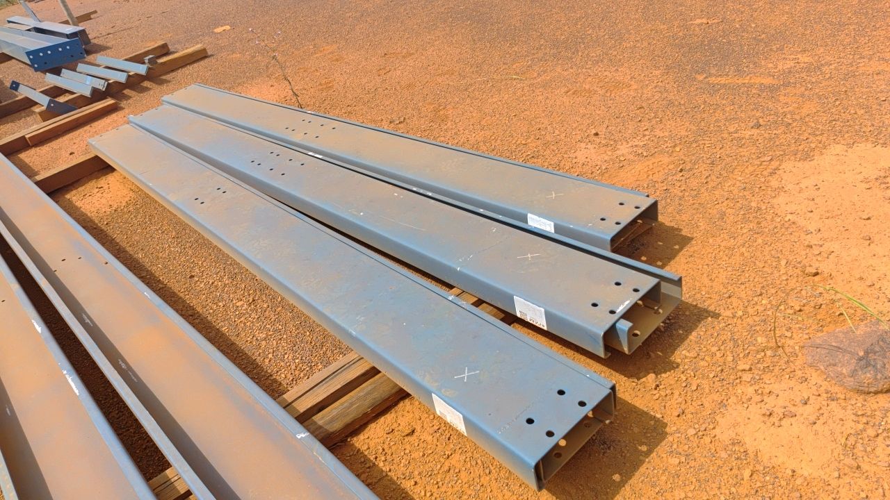 Lot of Metal Structures / Street 2-3 / BOX C19