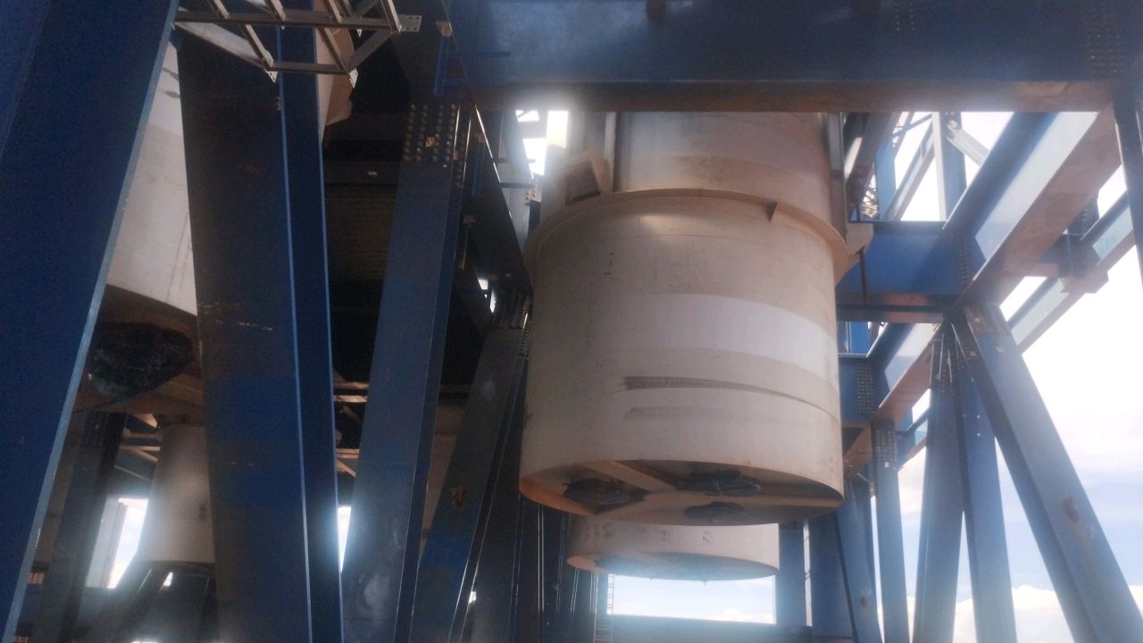 Lot with 9 Silo Feeders - Hatch Furnance