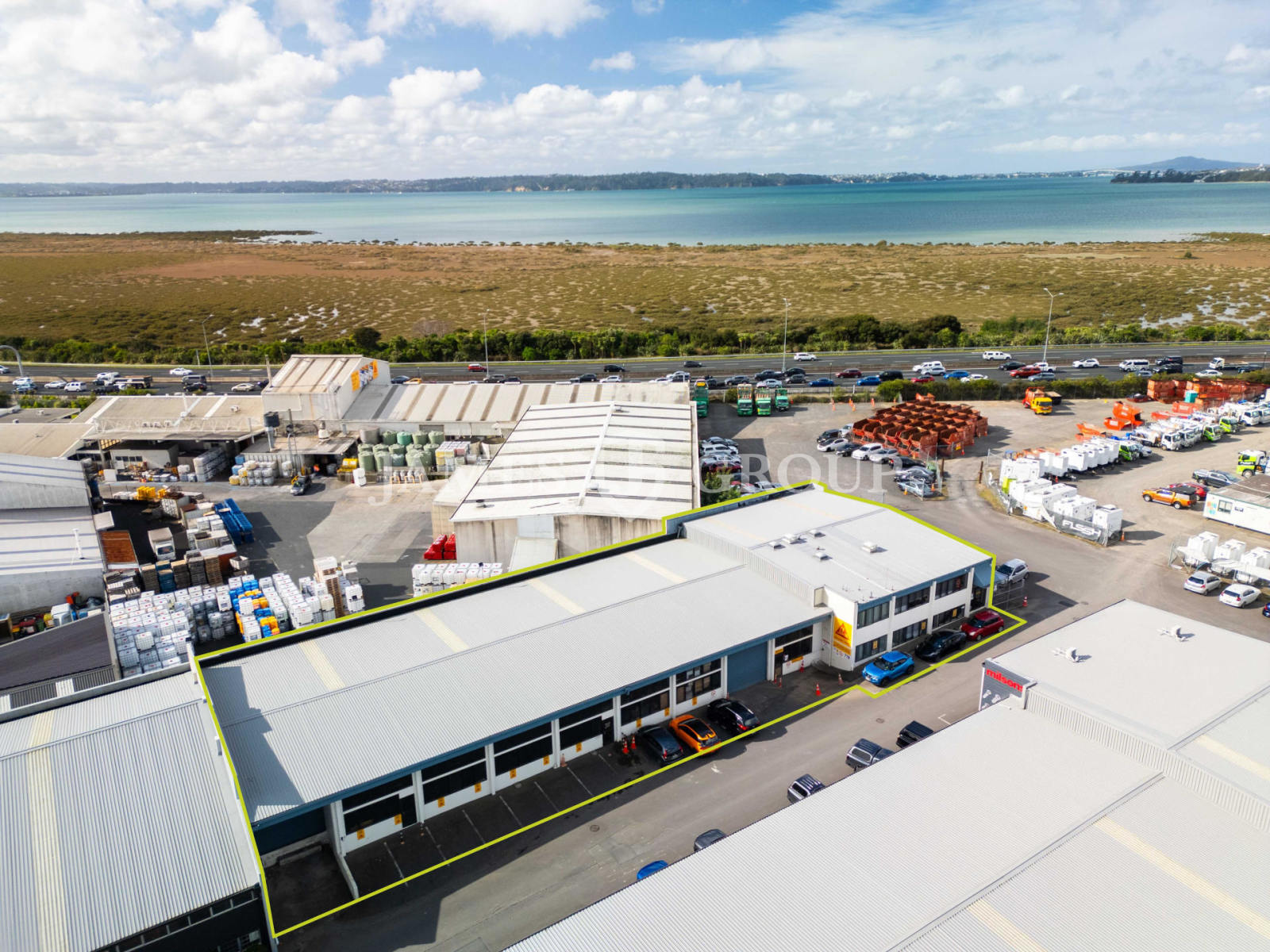 1,290m² Prime Patiki Road Warehouse + 12 Carparks