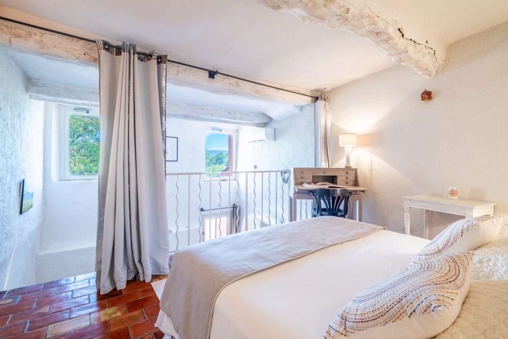 Photographs of Villa la Feniere villa in Provence - Image 11 of 28