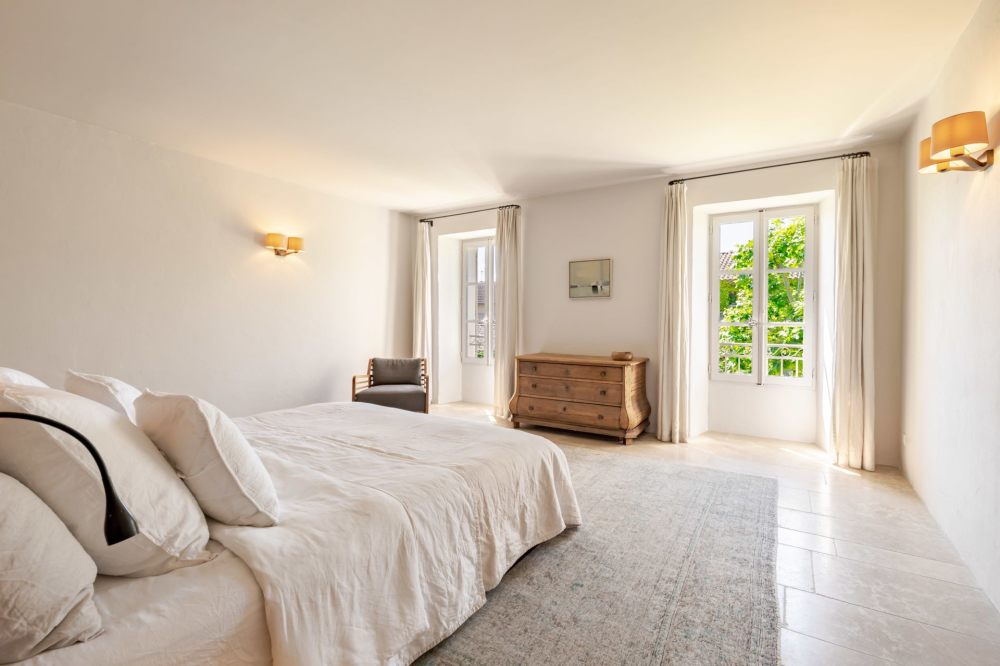 Photographs of Mas du Poète villa in Provence - Image 21 of 39