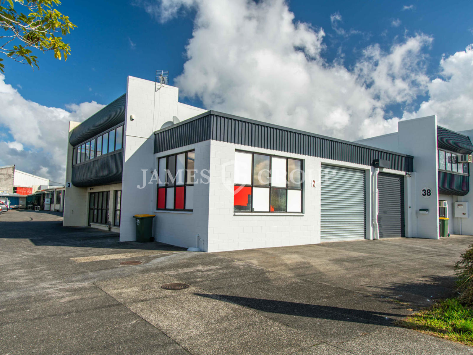 Affordable Road Front Unit + 3 Carparks | 110m²
