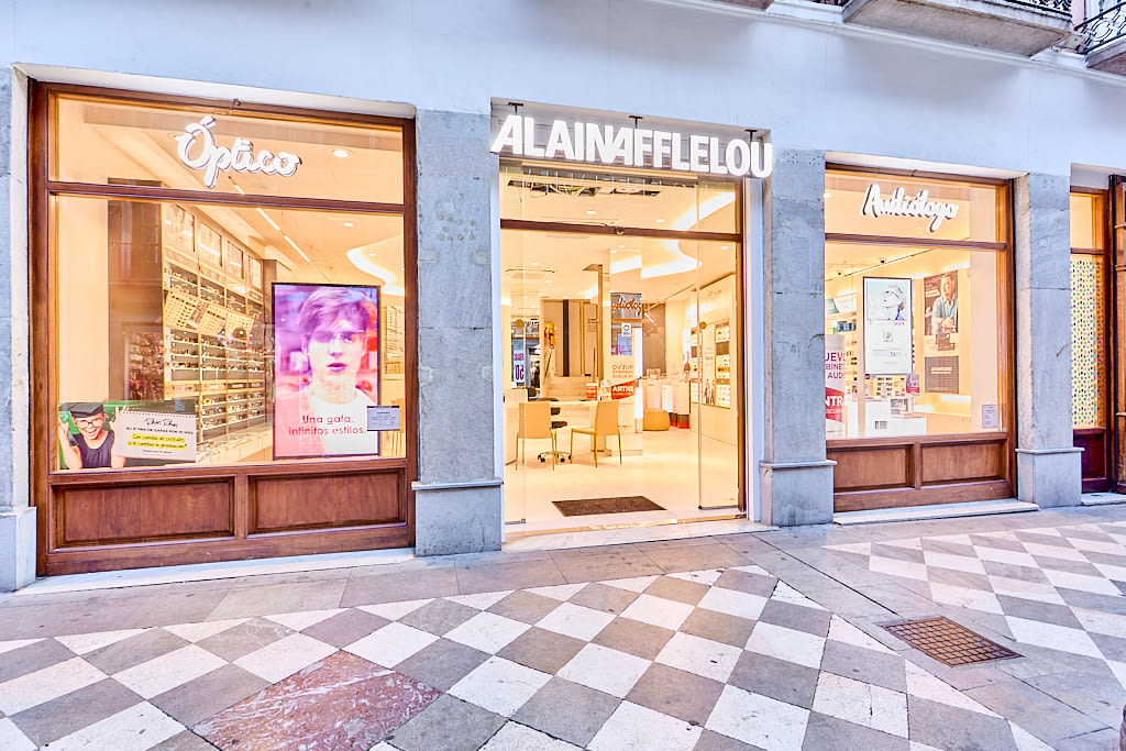 Tienda Óptico Reyes Católicos, 24 18009 Granada