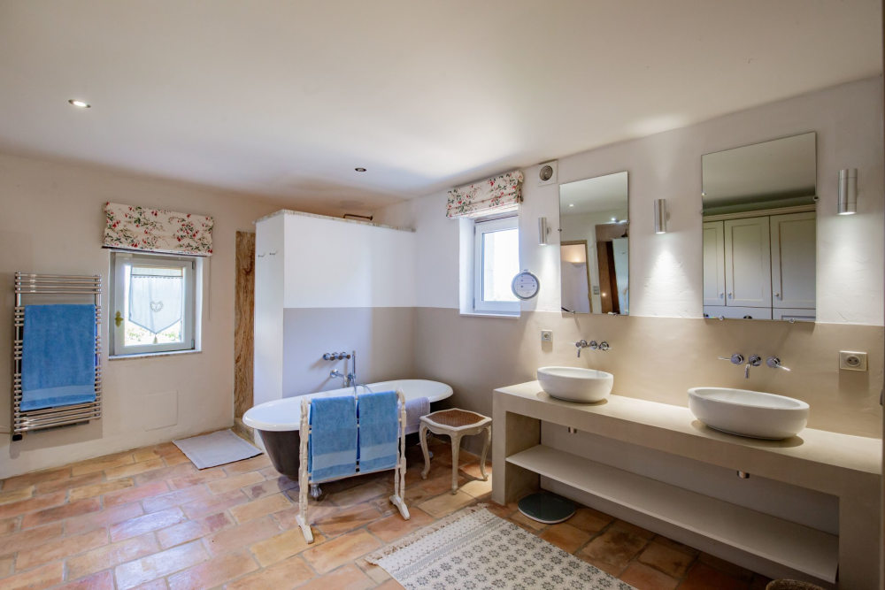 Photographs of Mas du Real villa in Provence - Image 25 of 36