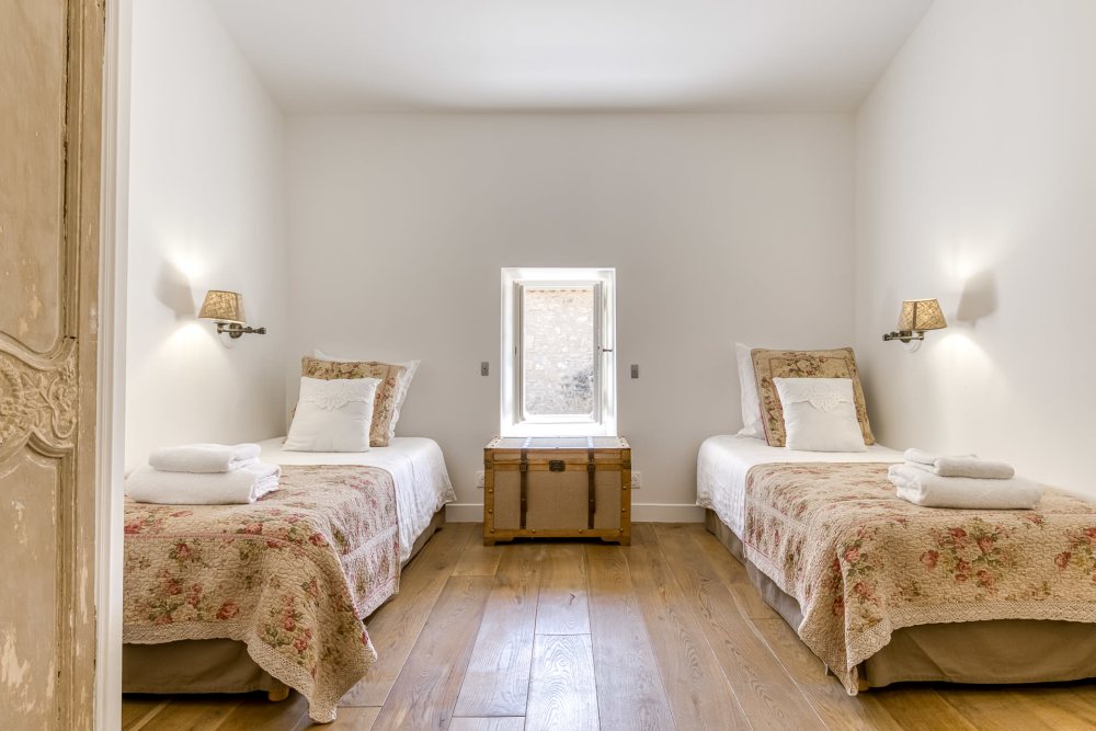 Photographs of Le Mas des Amandiers villa in Provence - Image 24 of 41