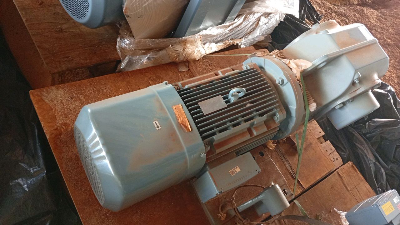 SEW-EURODRIVE KH107/T Gearmotor 25HP