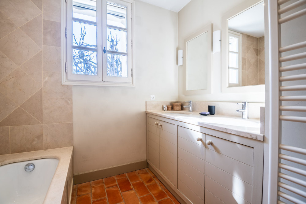 Photographs of Mas des Lilas villa in Provence - Image 23 of 36